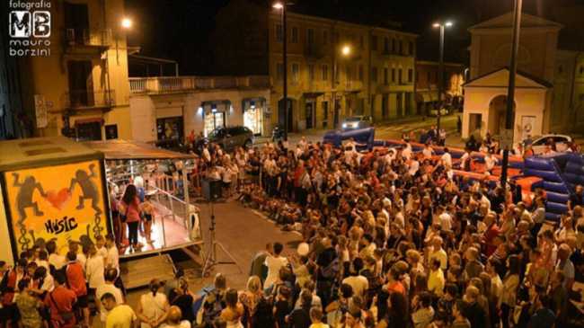 accademia borgomanero in piazza