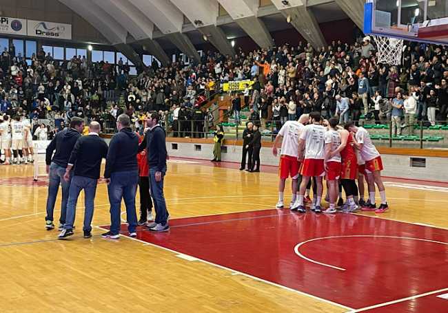 basket oleggio squali