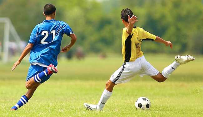 calcio generica tiro corsa