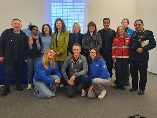 photo 5970012904197572443 y