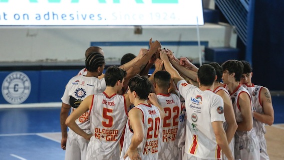 oleggio magic basket gruppo mani